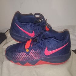 Kyrie's Nike. !