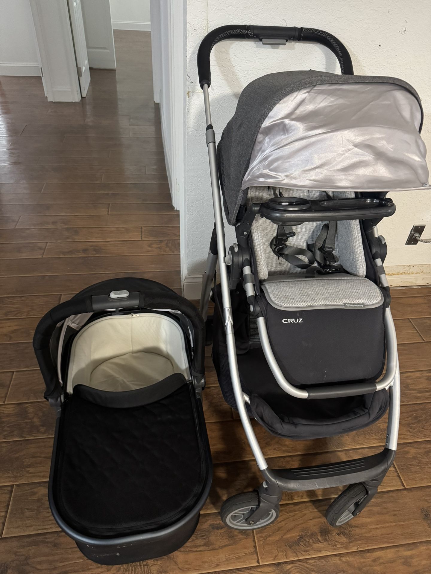 Uppa Baby Cruz V2 Bundle (Stroller + Bassinet + Car Seat + 2 Bases)