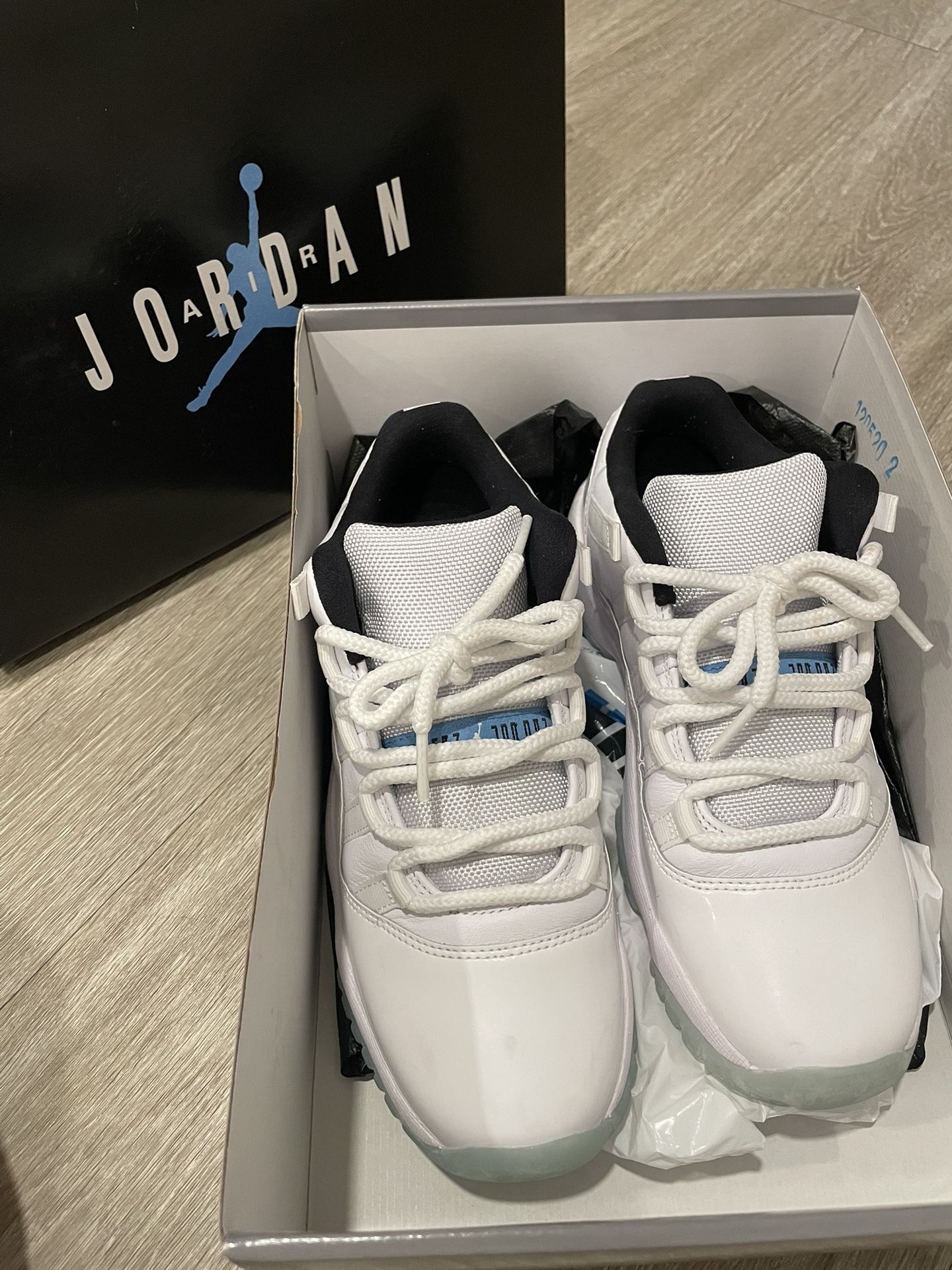 Jordan 11 Retro Low Legend Blue
