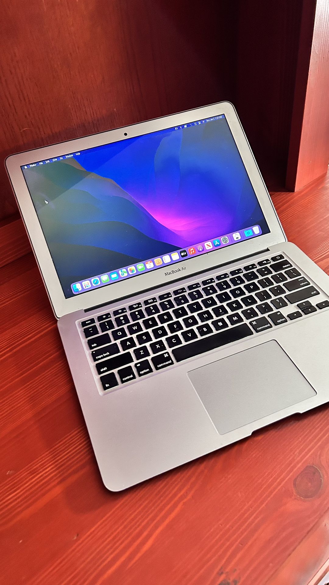 Apple MacBook Air 13” I5/8GB/256GB SSD $180