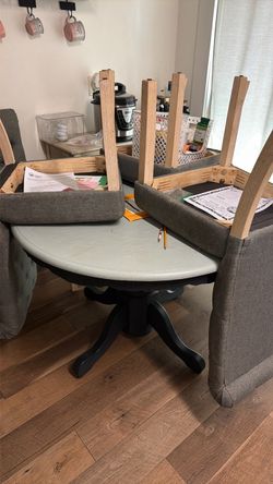 Round table with 4 chairs