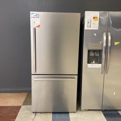 Hisense Bottom Freezer Refrigerator‼️