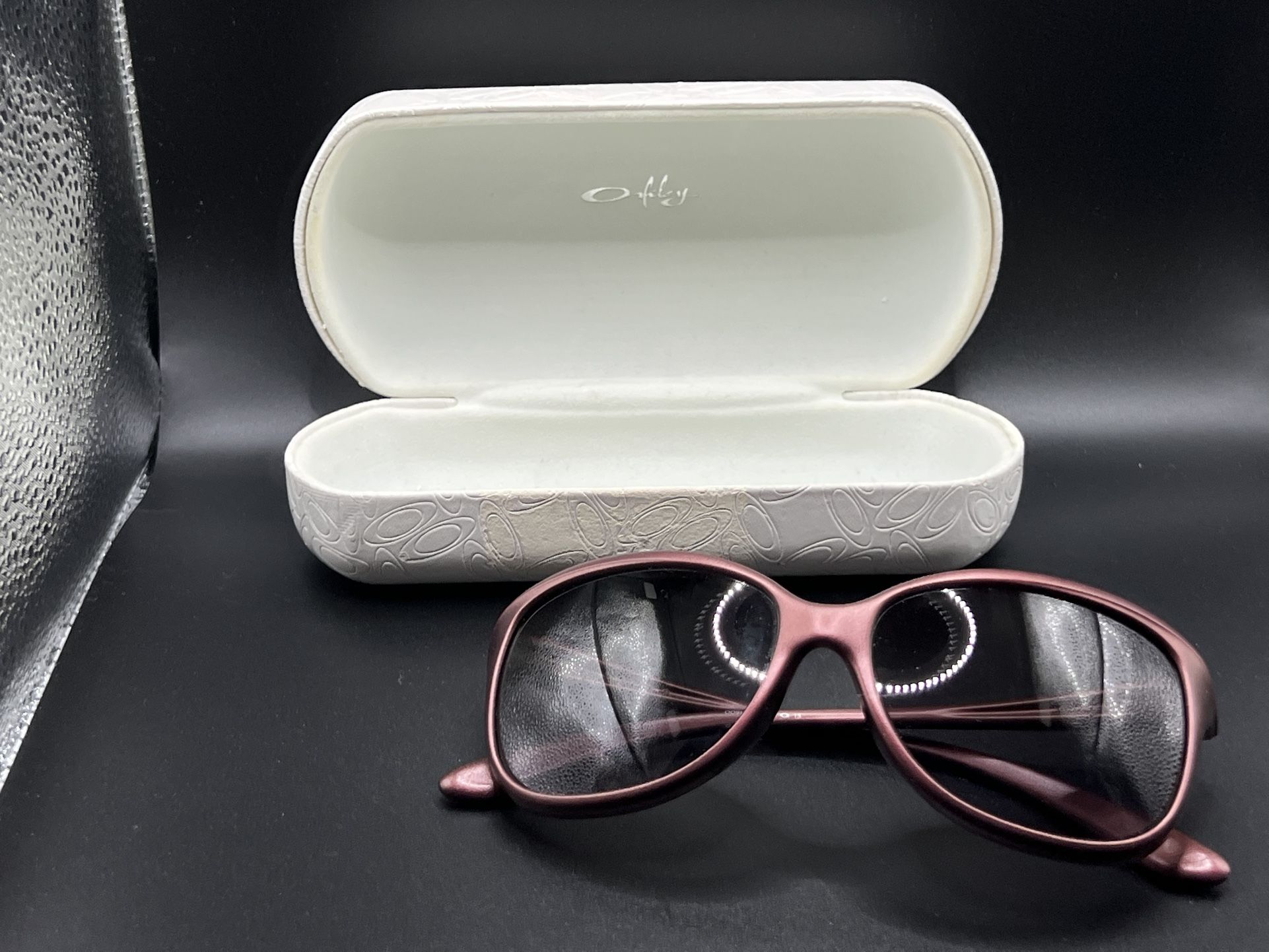 Oakley women’s. sunglasses