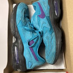 Size 10 - Nike Air Max2 Light Hornets Home 2019