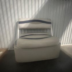 “Swivel Cooler Seat for Boat or Dock – Great Condition”