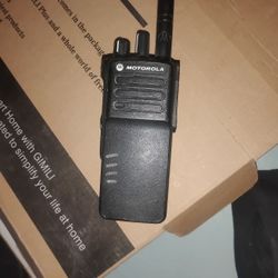 Motorola XPR 7350 E Walkie-talkie No Charger It's Still Turns On Has A 29 Hour Battery Life
