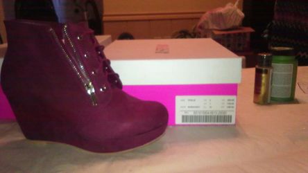 Ofilia Burgundy Suede Wedges