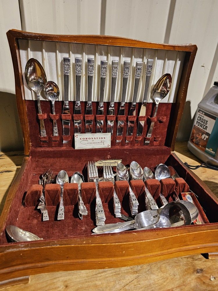 Silverware Community Coronation Set