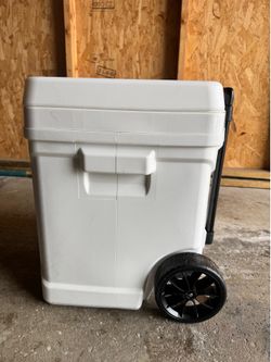 White claw cooler
