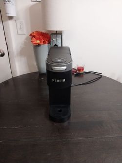 Keurig Single Serve Coffee Maker-READ!!