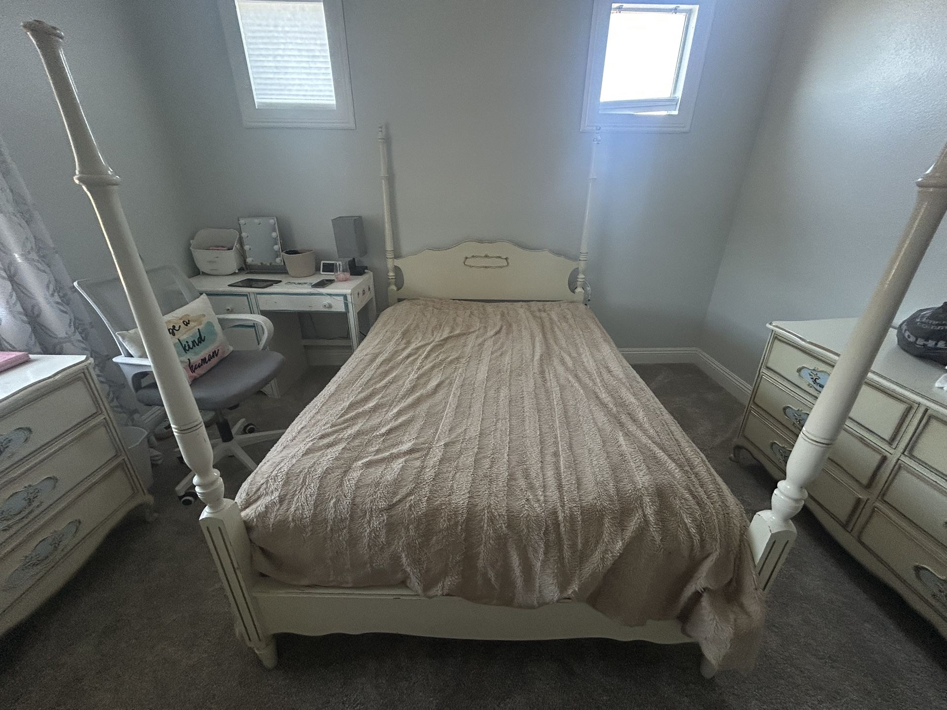 Elegant Vintage Bedroom Set