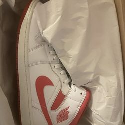 Jordan 1 Mid 
