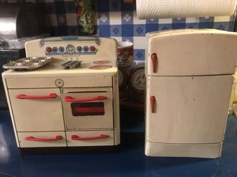 1950s. Toy doll wolverine kitchen set