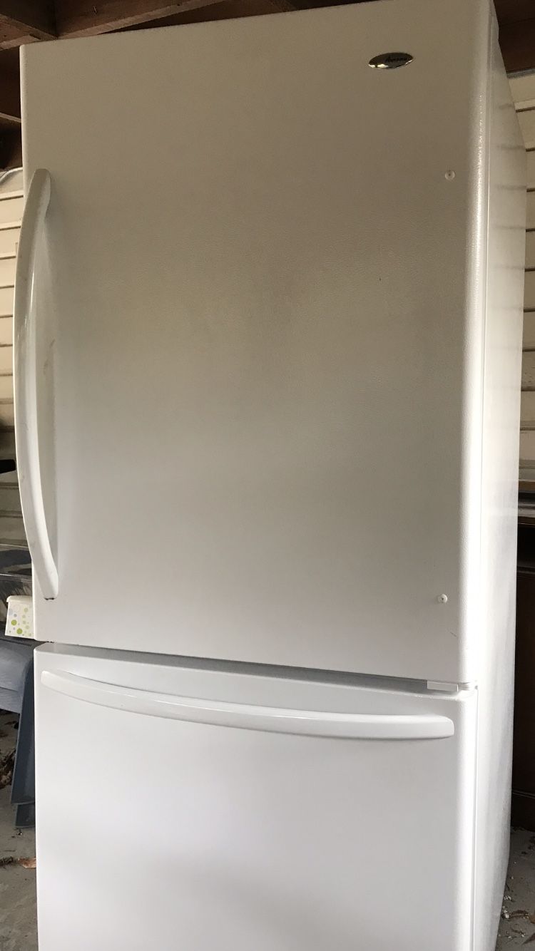 Amana fridge/bottom freezer