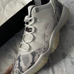 Jordan 11 Low lightbone 