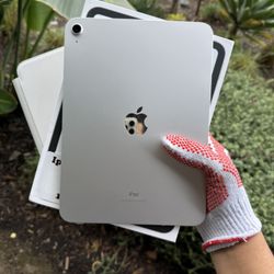 iPad 10th gen w keyboard case 64GB WiFi 100% battery health