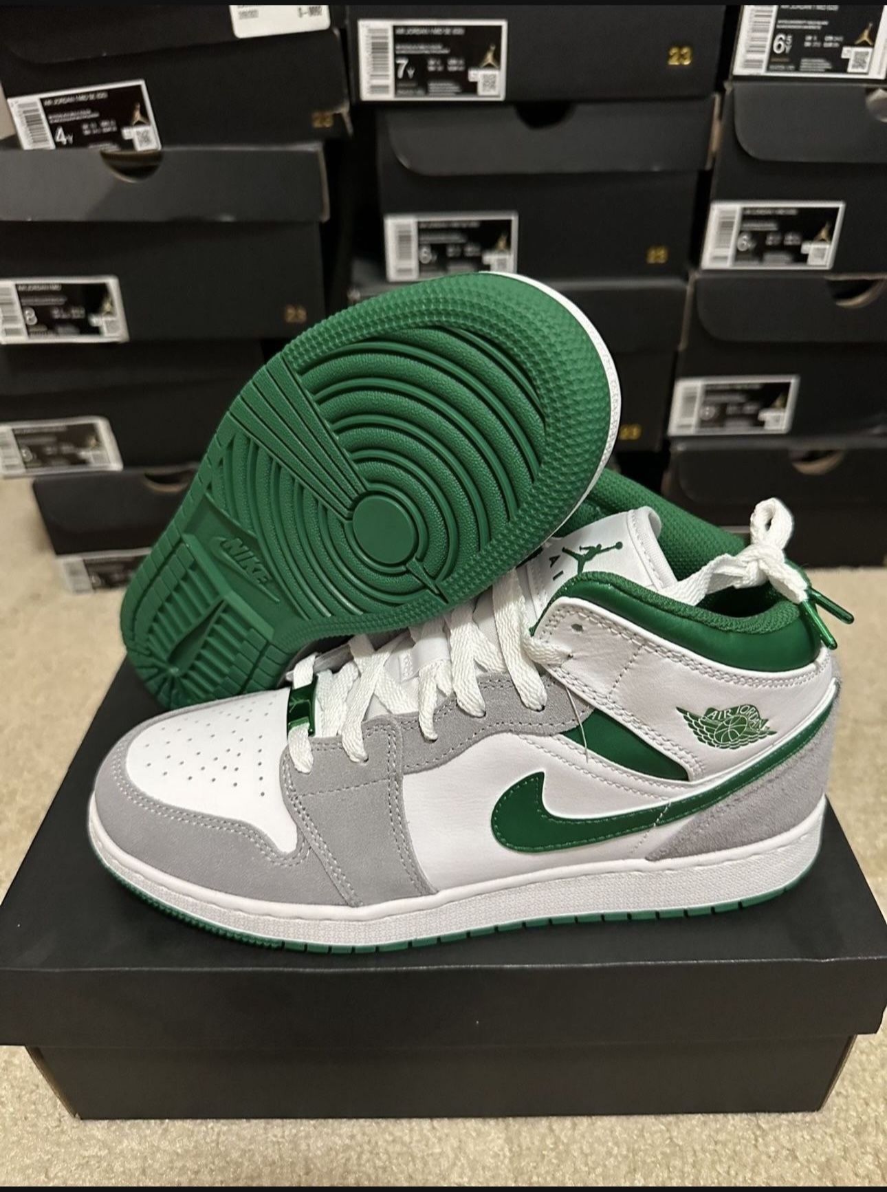 Nike Air Jordan 1 Mid GS DC7248-103 Size 7Y Brand New