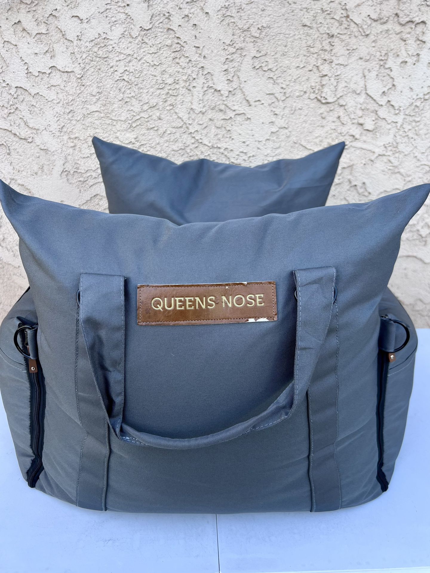 Queen Nose Dog Bed