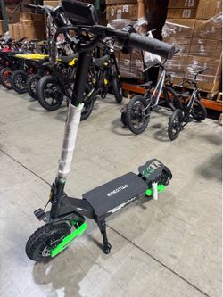 Electric scooter with large tires