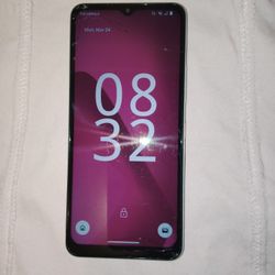 teléfono si trabaja bien está un poco estrellado $45