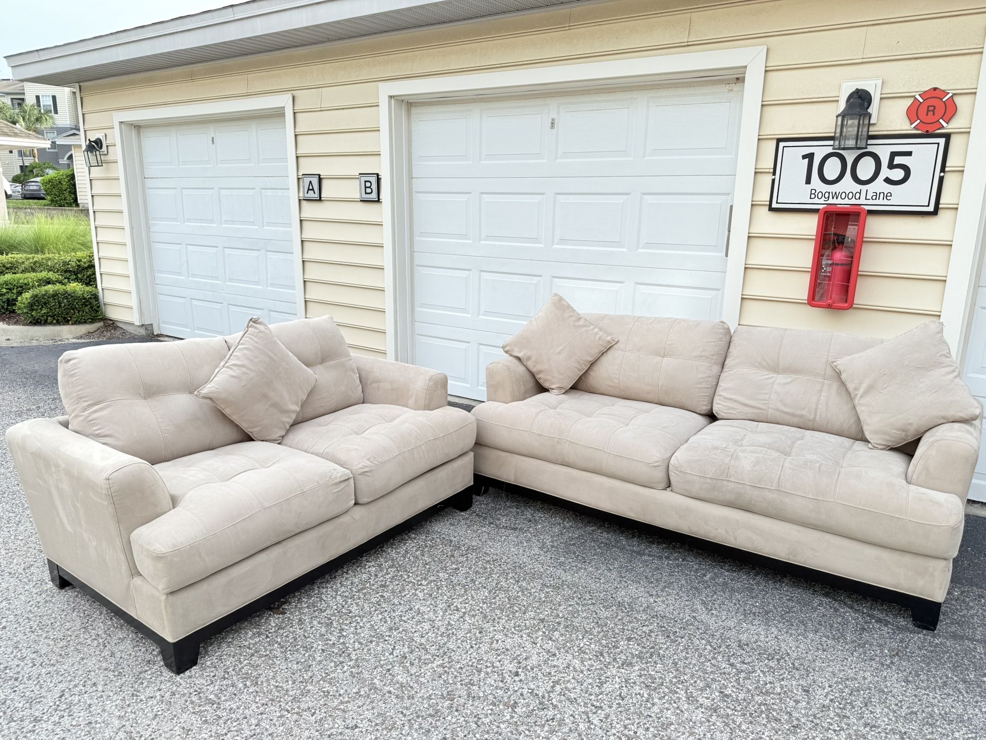 Cindy Crawford 2-Piece Sofa Set – Recently Cleaned and Detailed