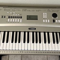 Piano-focused 76-key Yamaha Portable Grand + Carrying/Storage Case