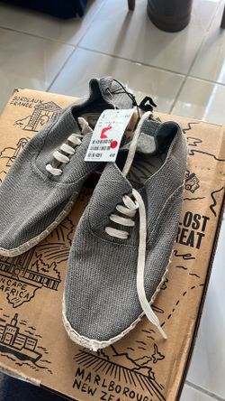 New Men’s casual summer shoes size 9