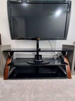 VIZIO 55" TV + Glass TV Stand