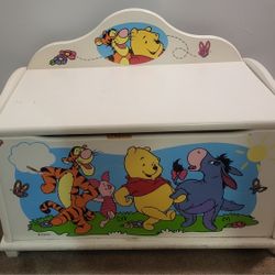 Winnie Pooh Storage Bench