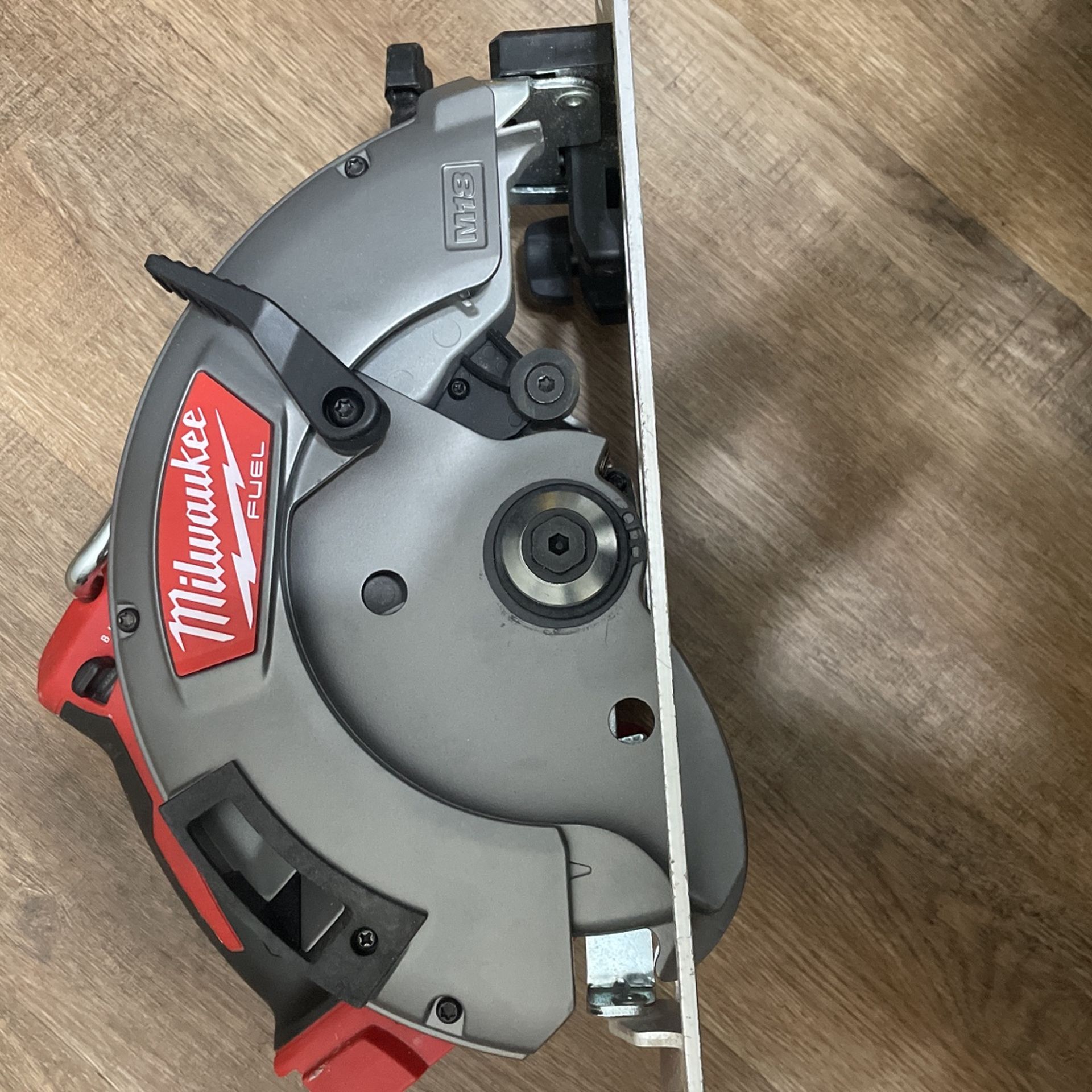 Milwaukee Fuel Brushless Circular Saw