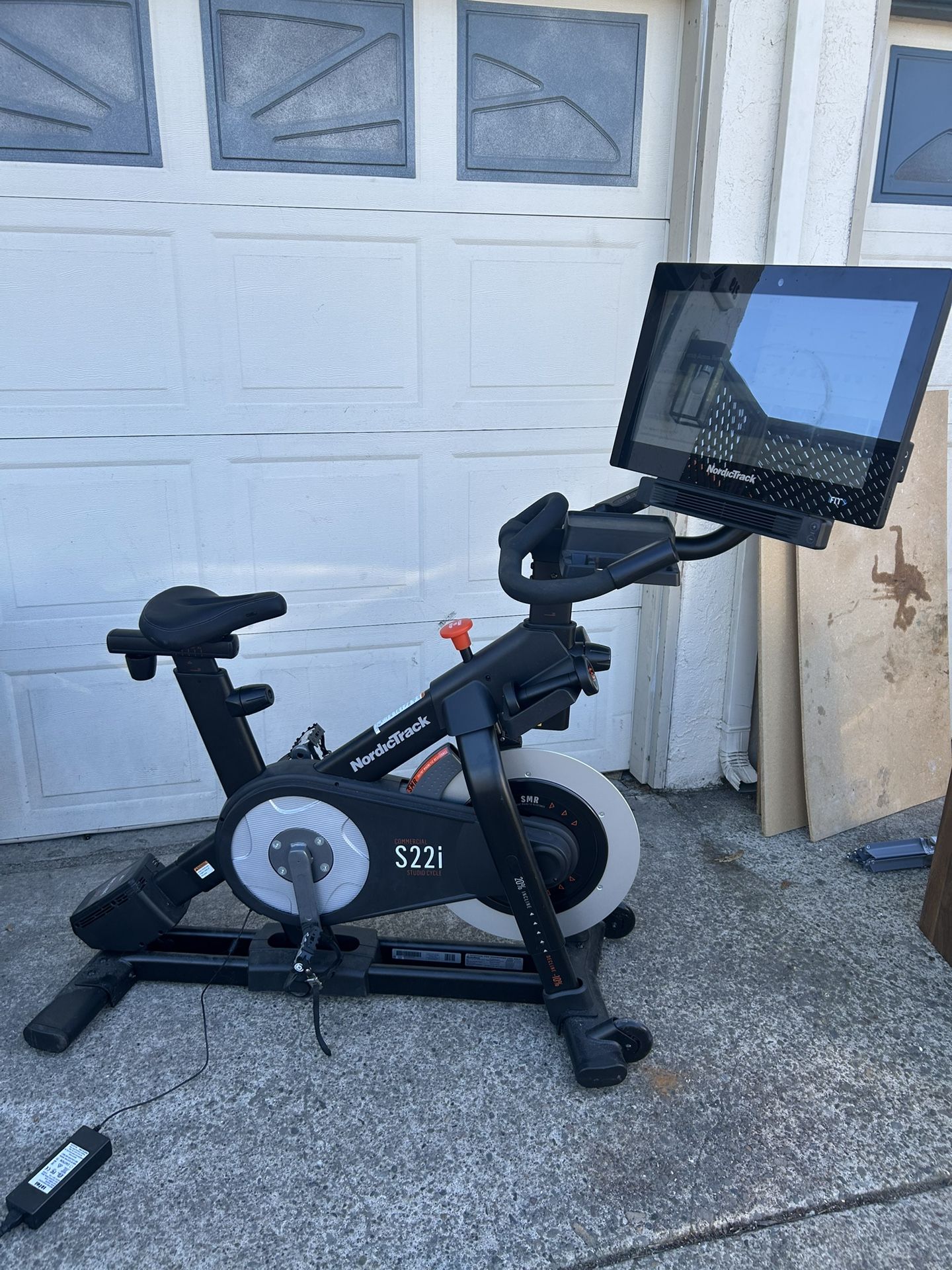 Nordic track Commercial Studio Exercise Bike With Touch Screen And Built In Fan