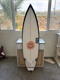 5’8 CHRISTENSON SURFBOARD WITH ACCESSORIES