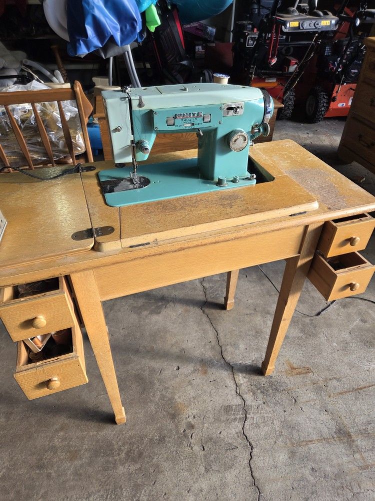 Vintage 1960s  White Brand Zig Zag Sewing Machine 