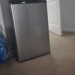 Mini Fridge 