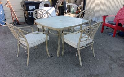 Hampton Bay patio table W/ 4 chairs