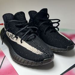 Yeezy Boost 350 V2 Oreo Size 9.5