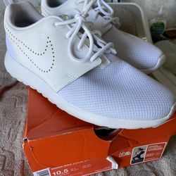 Women’s Nike Shoes Size 10.5