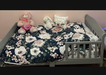 Toddler bed