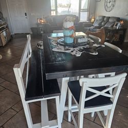 Farmhouse Tabke And Chairs With Bench