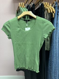 Ribbed Lettuce-Edge Crop Tee
