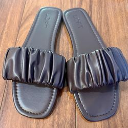 New never worn Loft Cinched Slide Sandals, size 7 