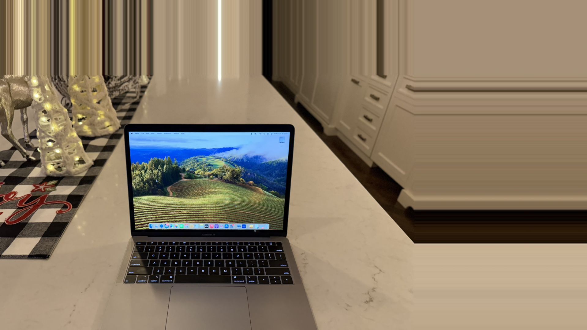 MacBook Air 13" Retina 1.6GHz Dual Core Intel i5 2018