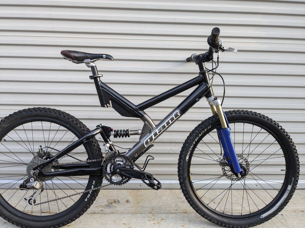 Large Giant Warp Enduro Freeride Full-Suspension Mountain Bike
