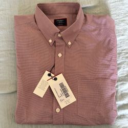 NEW WITH TAGS -MEDIUM LONG SLEEVE BUTTON DOWN UNTUCKIT SHIRT 