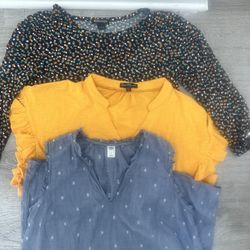 Women Blouse Bundle Size :S Price :$7 Preloved