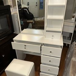 Vanity Desk White Modern with Stool and 6 Storage Drawers, Vanity Mirror with a box of light bulbs 15 Dimmable Bulbs BRAND NEW