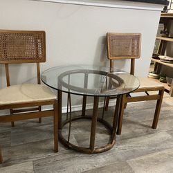 beautiful Ratan Glass Table w Chairs 