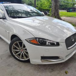 09-15 Jaguar xf parts part out, good engine n transmission 30 day warranty. Call or text three three seven (contact info removed)