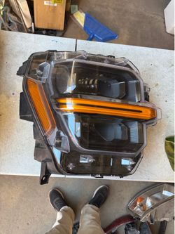 Ford f150 Right Headlight Oem