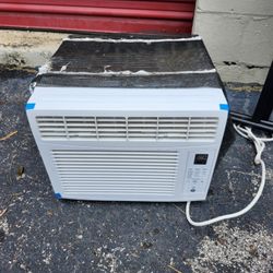 GE® 6,000 BTU Electronic Window Air Conditioner for Small Rooms up to 250 sq ft.